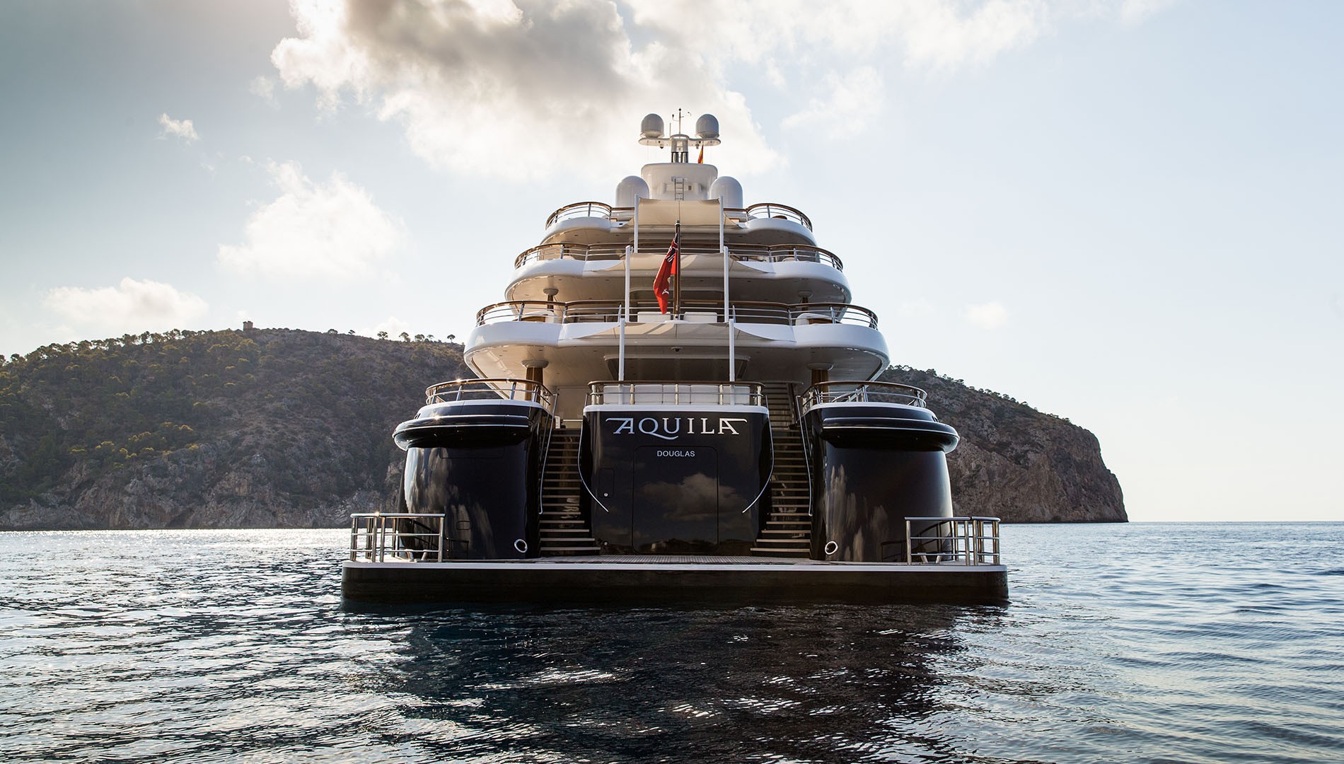 yacht aquila exterior 4