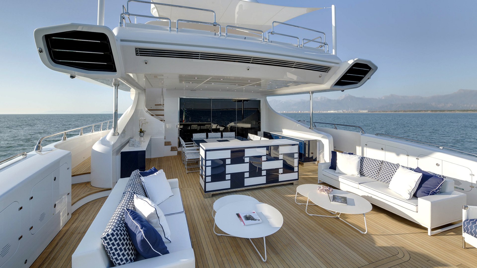 yacht da vinci exterior 5