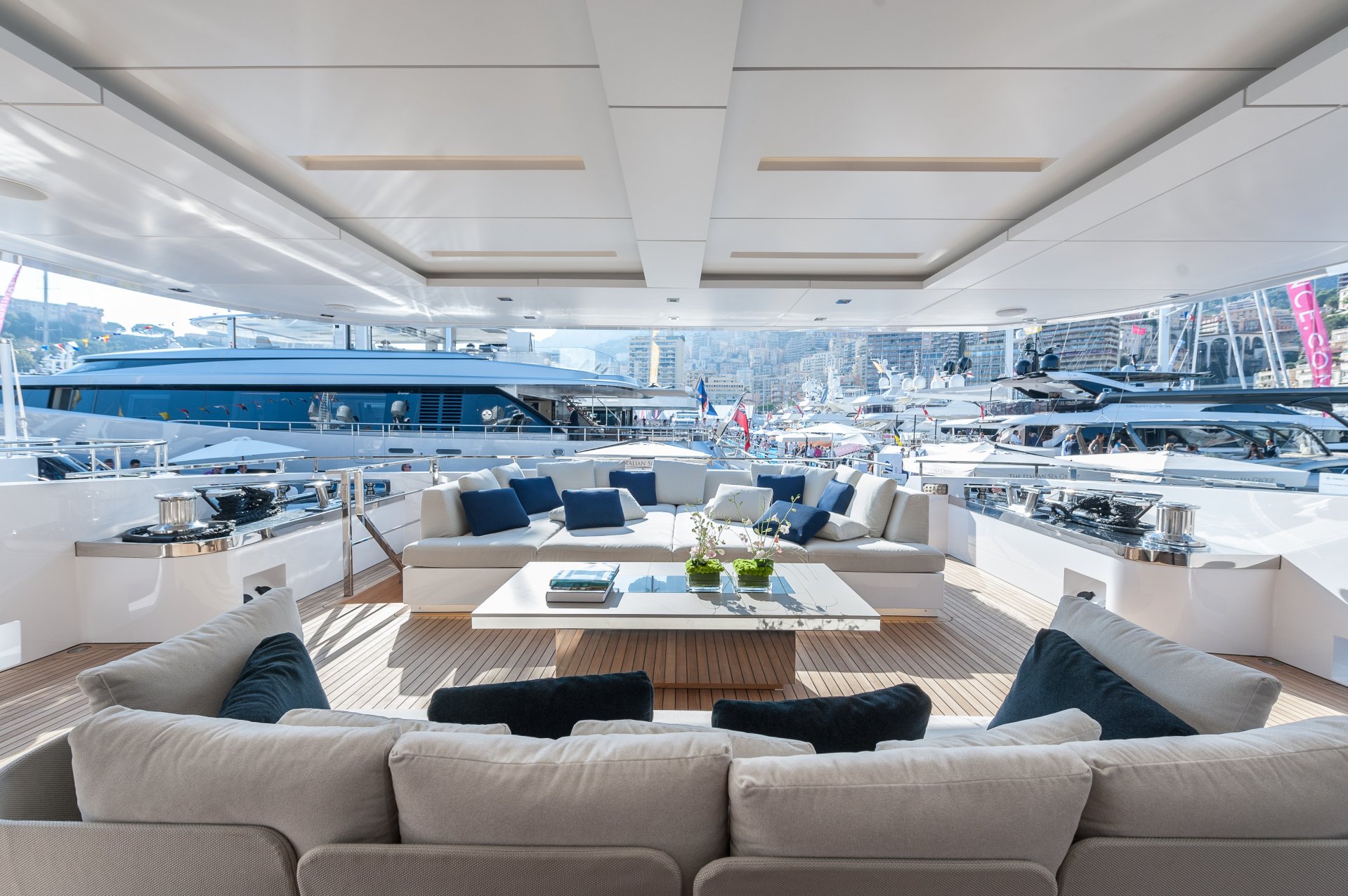 yacht entourage exterior 4